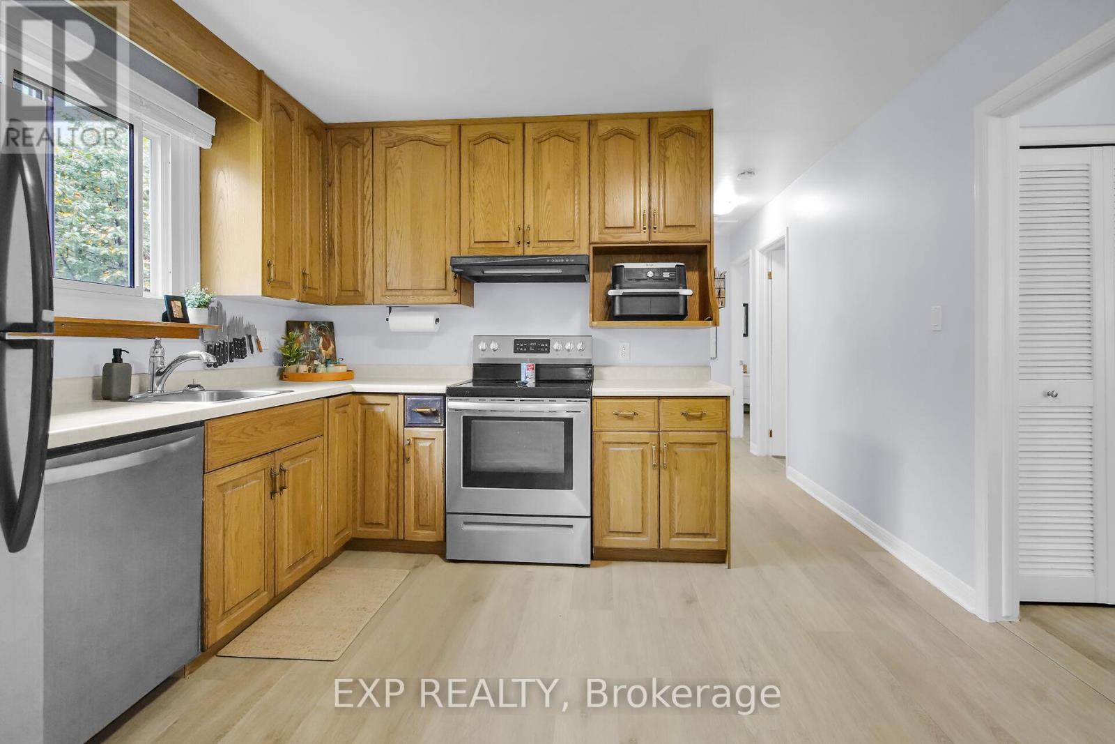 61 Larkspur Crescent, London North, Ontario  N6H 3R1 - Photo 12 - X12458347