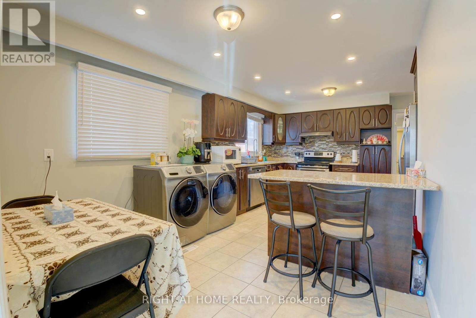 208 Meadows Boulevard, Mississauga, Ontario  L4Z 1J9 - Photo 4 - W12458290