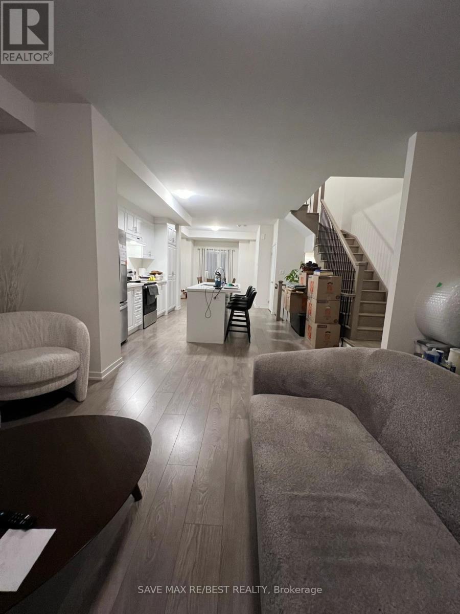 10 Heathrow Lane, Caledon, Ontario  L7E 4M4 - Photo 12 - W12458305