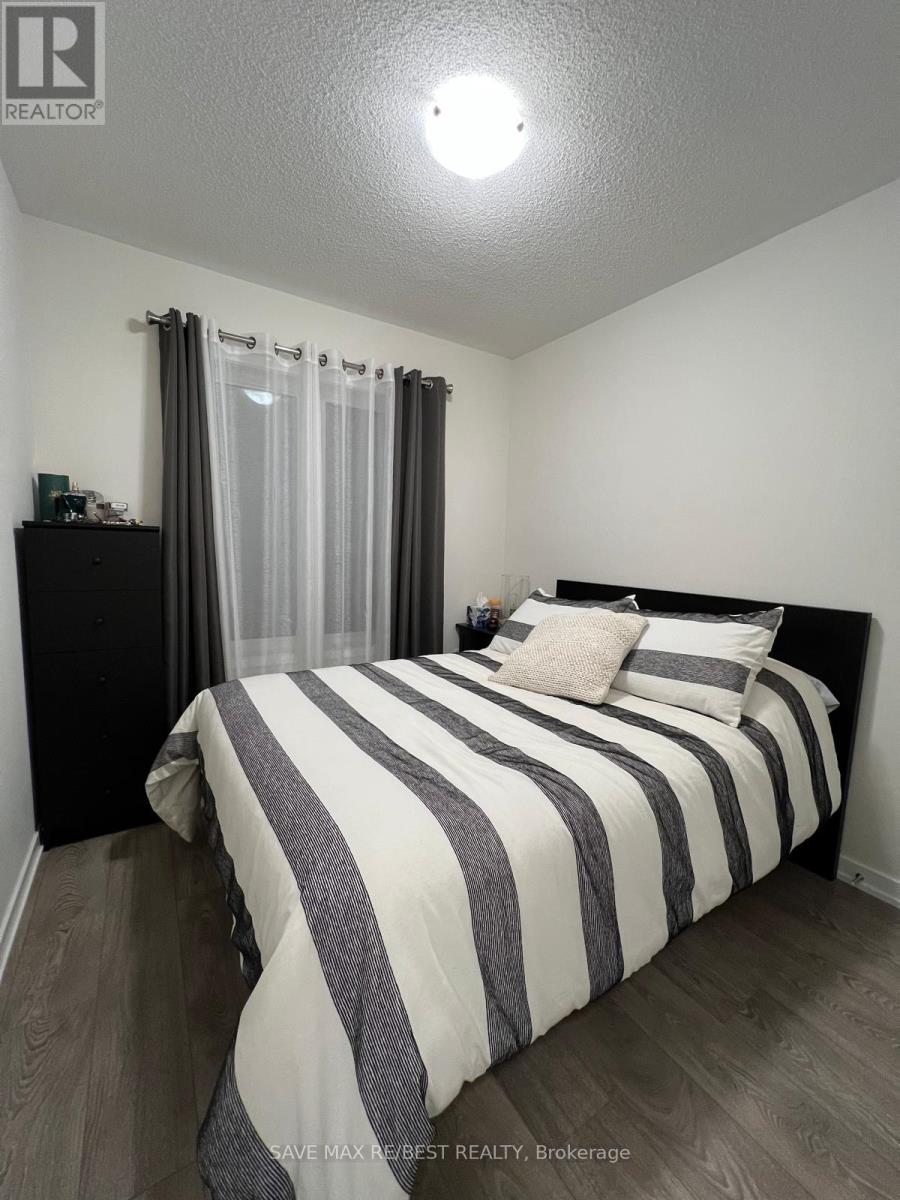 10 Heathrow Lane, Caledon, Ontario  L7E 4M4 - Photo 17 - W12458305