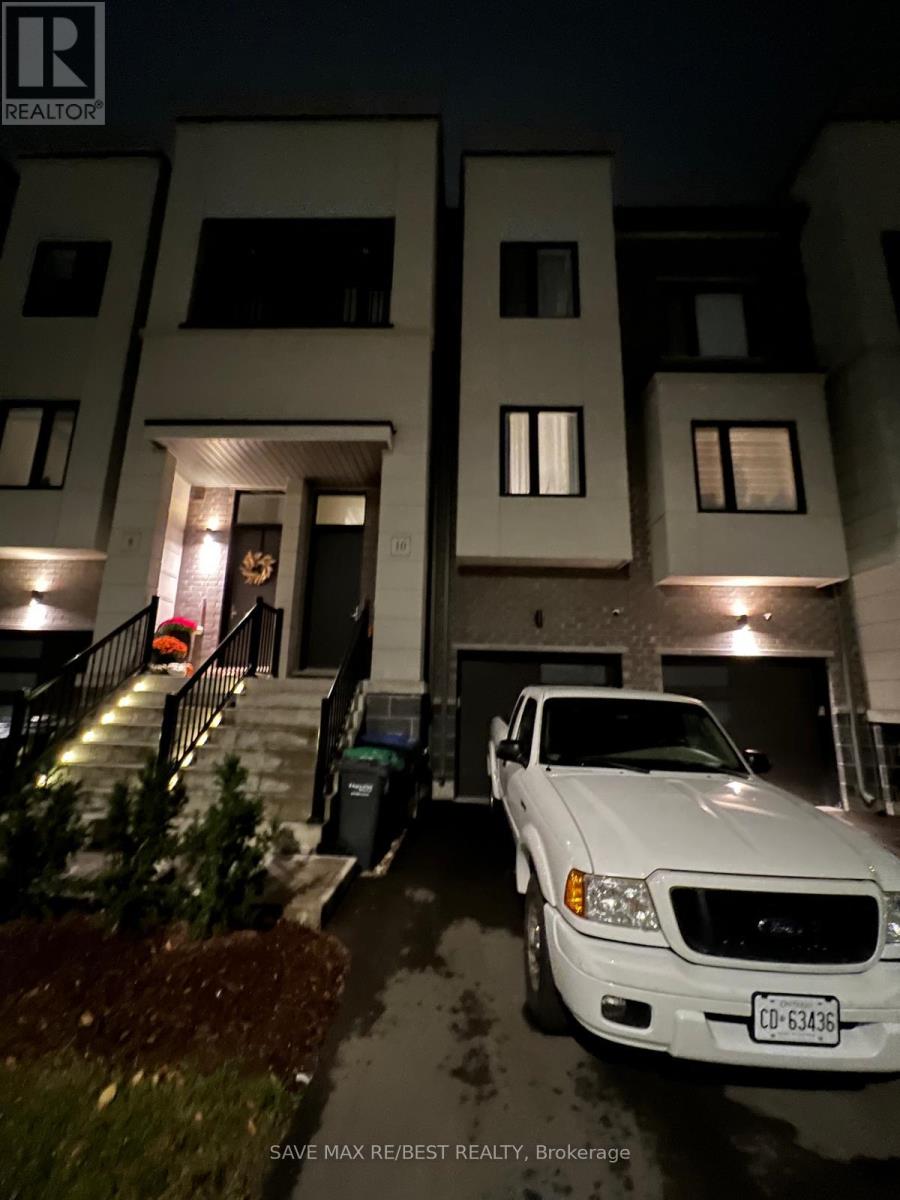 10 Heathrow Lane, Caledon, Ontario  L7E 4M4 - Photo 2 - W12458305