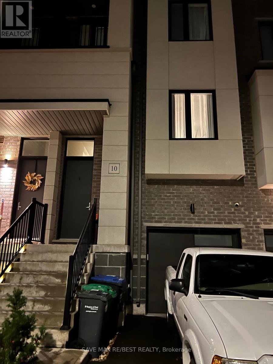 10 Heathrow Lane, Caledon, Ontario  L7E 4M4 - Photo 4 - W12458305