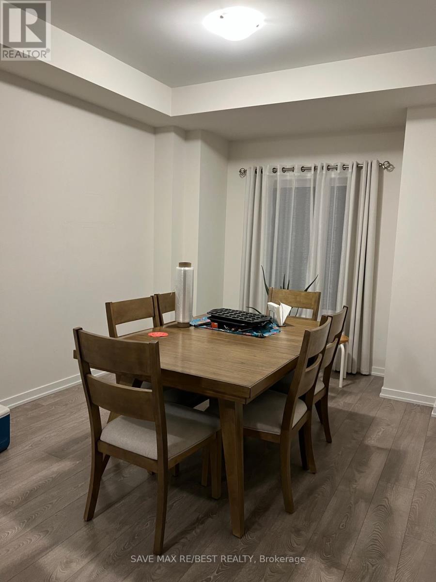 10 Heathrow Lane, Caledon, Ontario  L7E 4M4 - Photo 5 - W12458305
