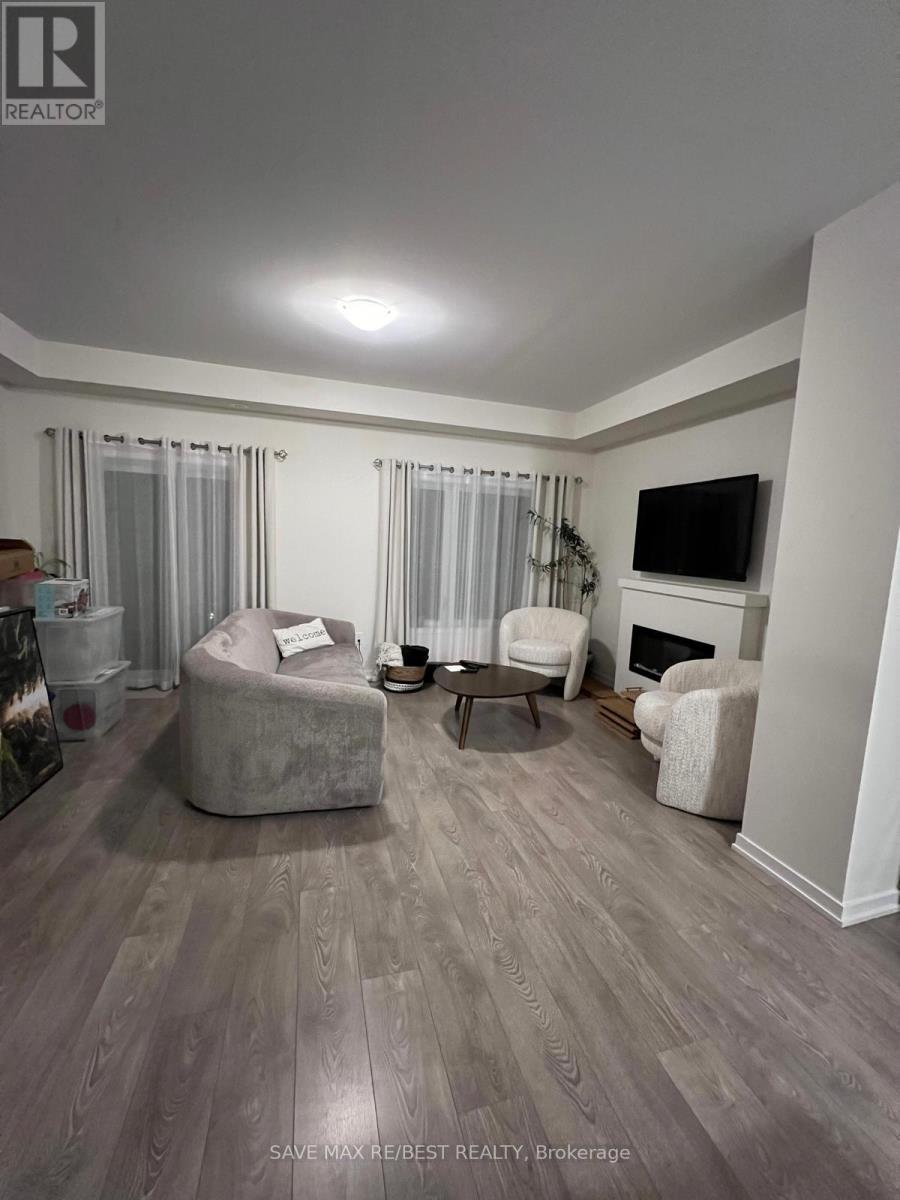 10 Heathrow Lane, Caledon, Ontario  L7E 4M4 - Photo 6 - W12458305