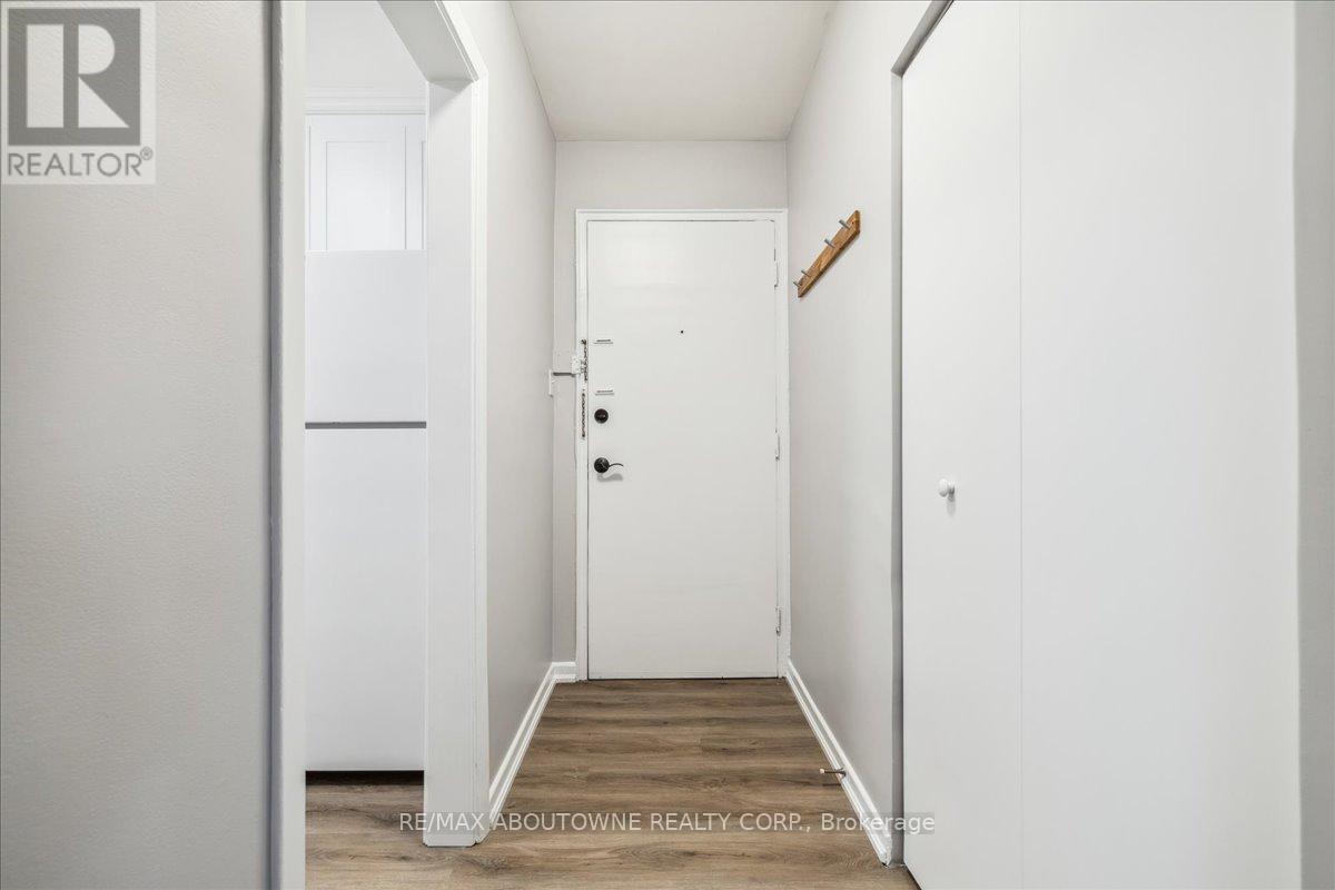 1 - 2350 Queensway Drive, Burlington, Ontario  L7R 3T3 - Photo 10 - W12458306