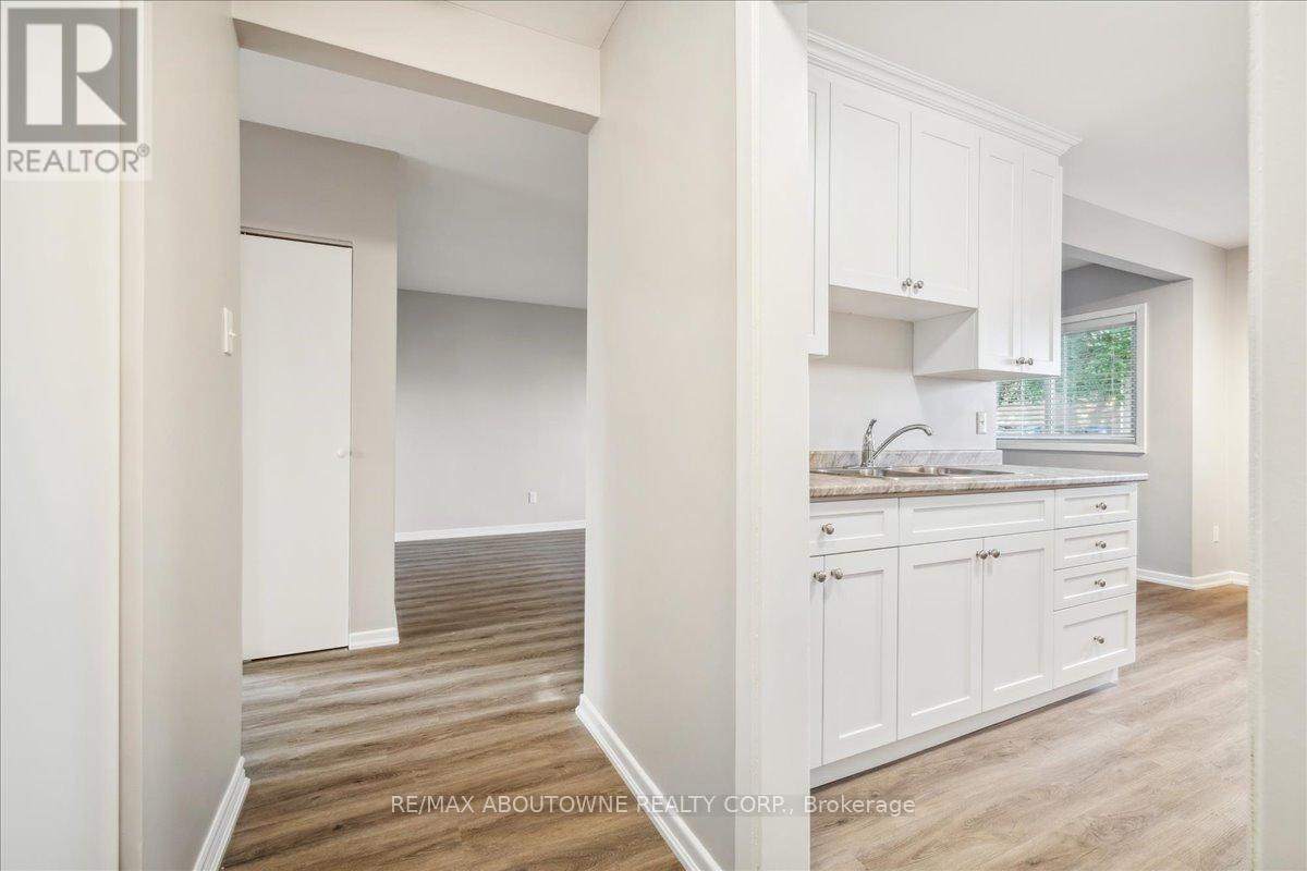1 - 2350 Queensway Drive, Burlington, Ontario  L7R 3T3 - Photo 11 - W12458306