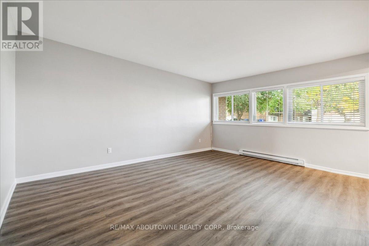 1 - 2350 Queensway Drive, Burlington, Ontario  L7R 3T3 - Photo 12 - W12458306
