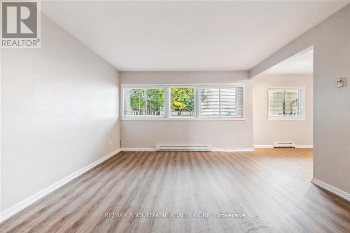 1 - 2350 Queensway Drive, Burlington, Ontario  L7R 3T3 - Photo 13 - W12458306