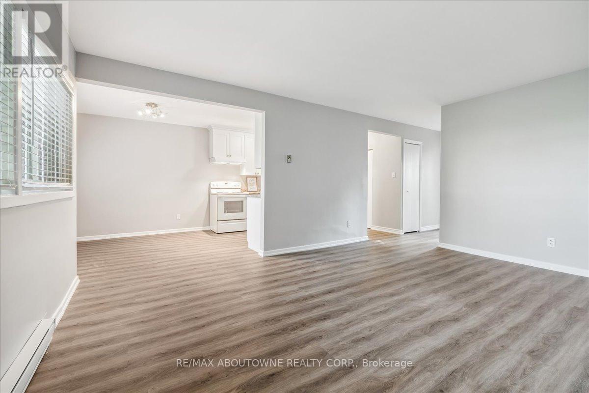 1 - 2350 Queensway Drive, Burlington, Ontario  L7R 3T3 - Photo 15 - W12458306