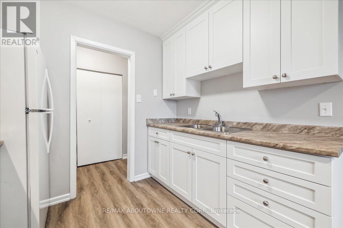 1 - 2350 Queensway Drive, Burlington, Ontario  L7R 3T3 - Photo 23 - W12458306