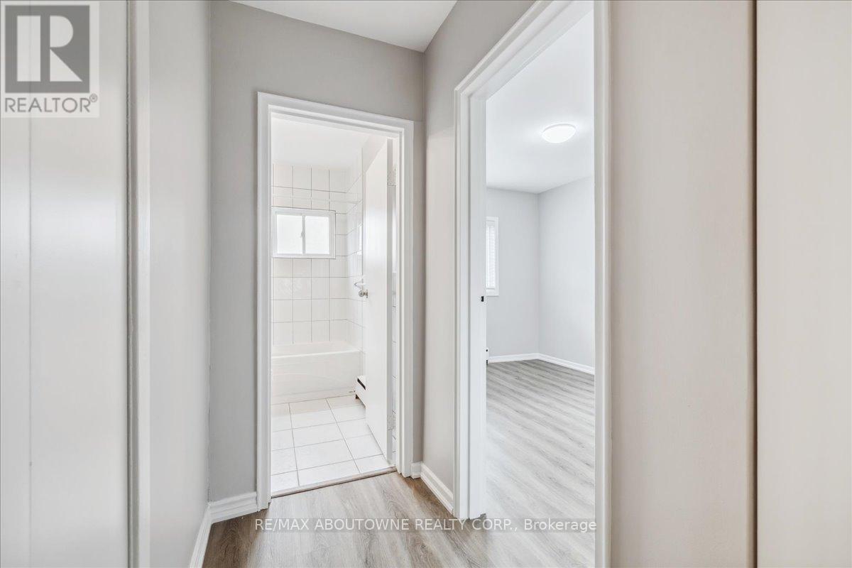 1 - 2350 Queensway Drive, Burlington, Ontario  L7R 3T3 - Photo 25 - W12458306