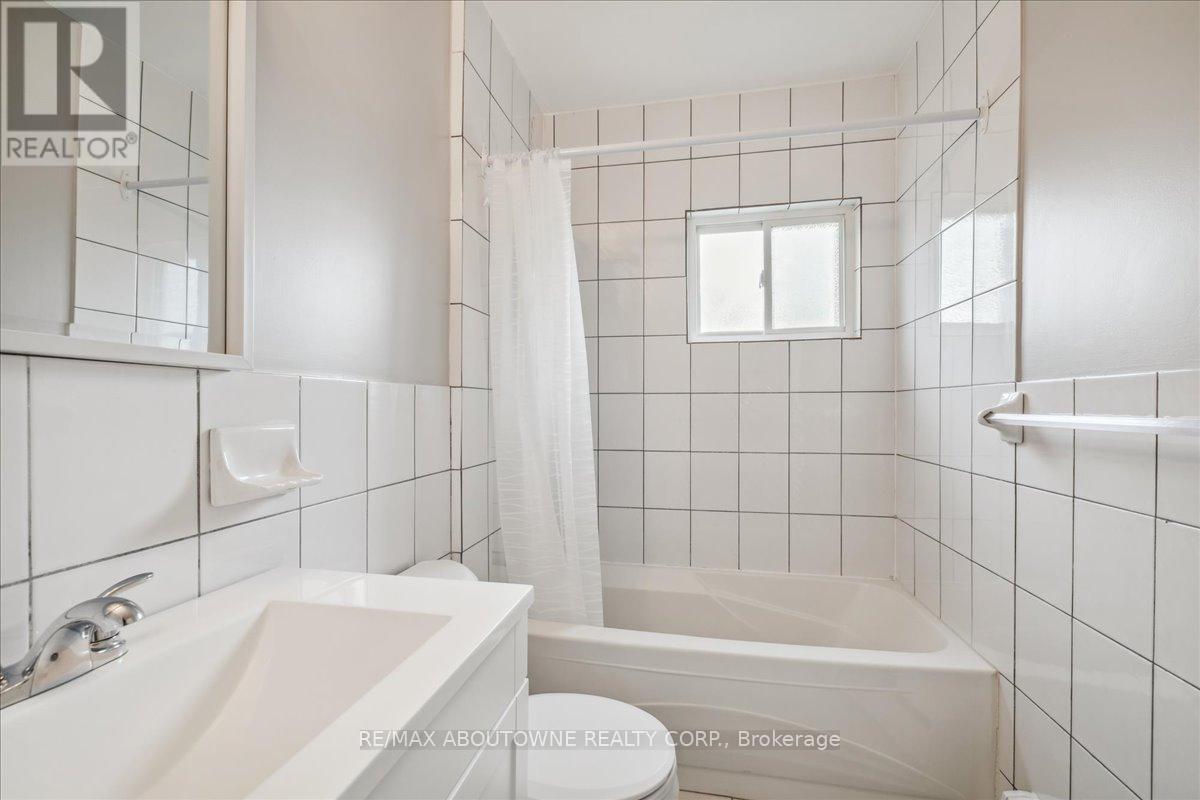 1 - 2350 Queensway Drive, Burlington, Ontario  L7R 3T3 - Photo 30 - W12458306