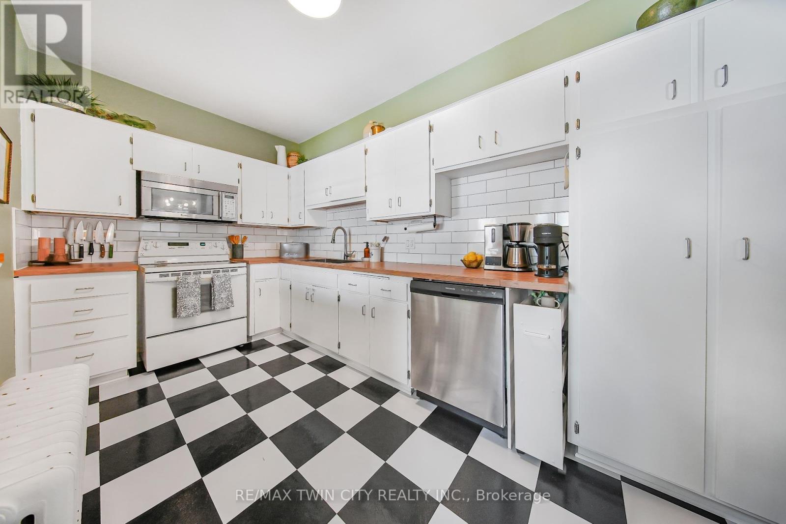 60 Heins Avenue, Kitchener, Ontario  N2G 1Z8 - Photo 18 - X12458301