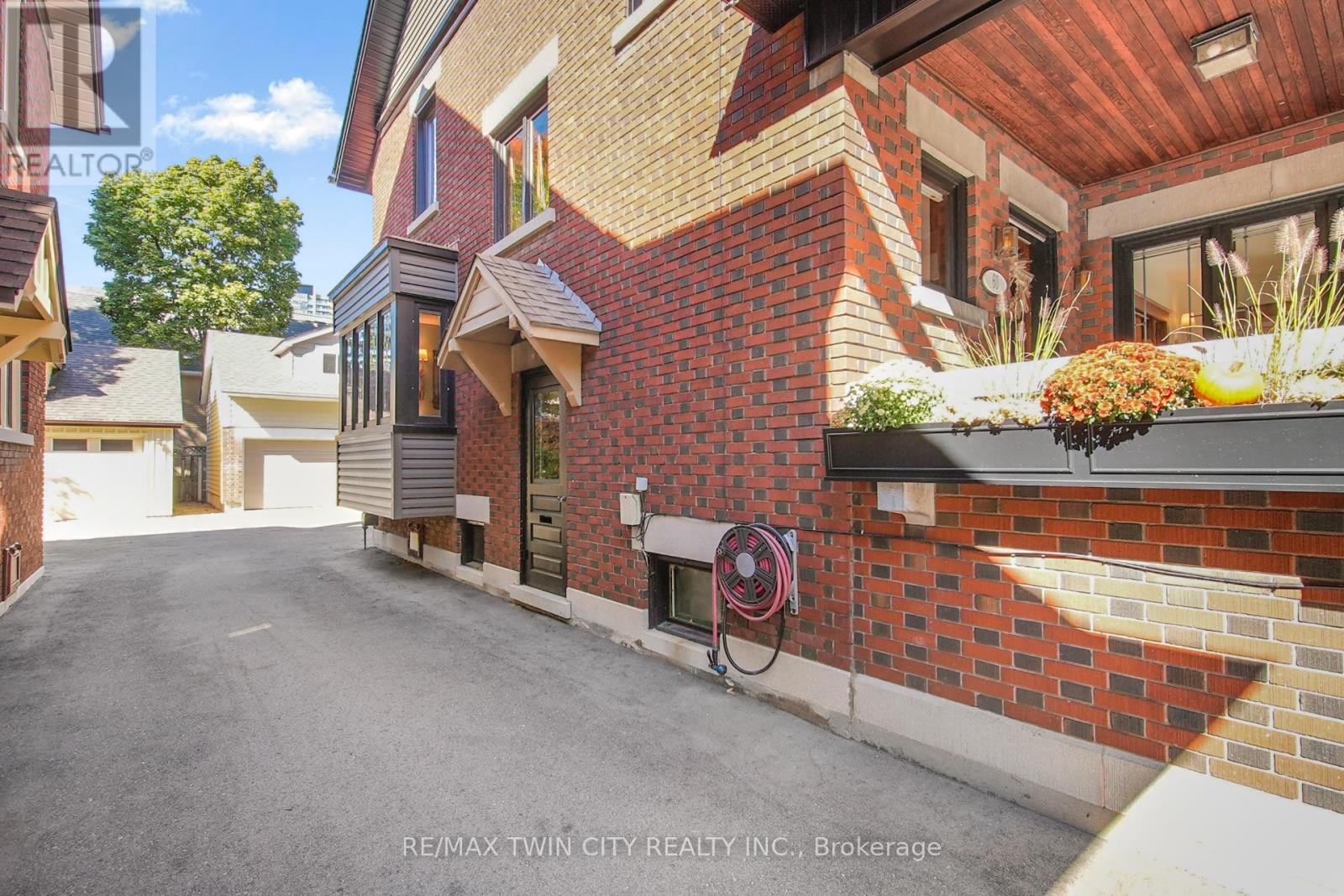 60 Heins Avenue, Kitchener, Ontario  N2G 1Z8 - Photo 6 - X12458301