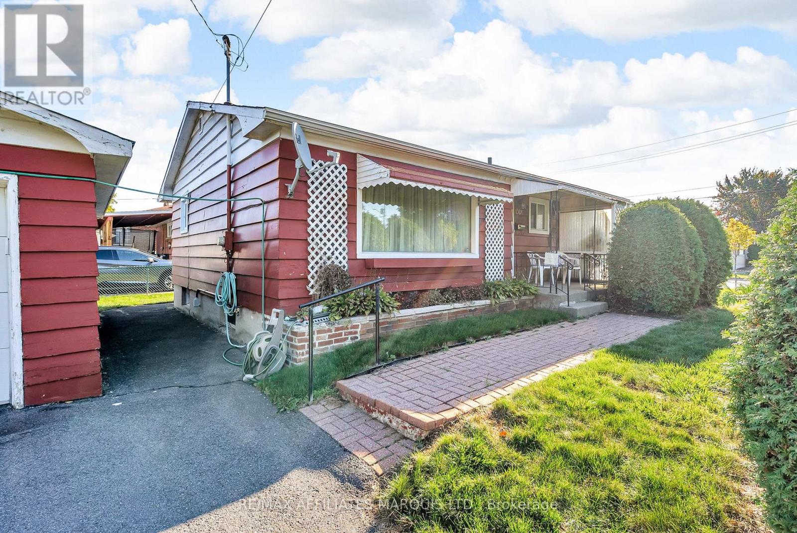 1301 Gallinger Avenue, Cornwall, Ontario  K6J 4T4 - Photo 2 - X12458332