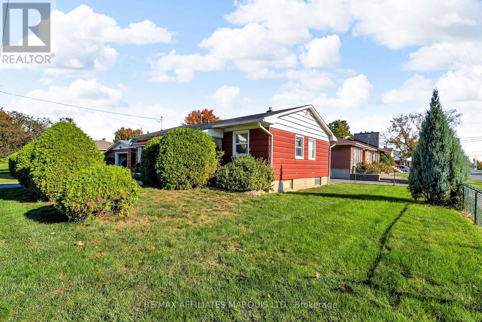 1301 Gallinger Avenue, Cornwall, Ontario  K6J 4T4 - Photo 3 - X12458332