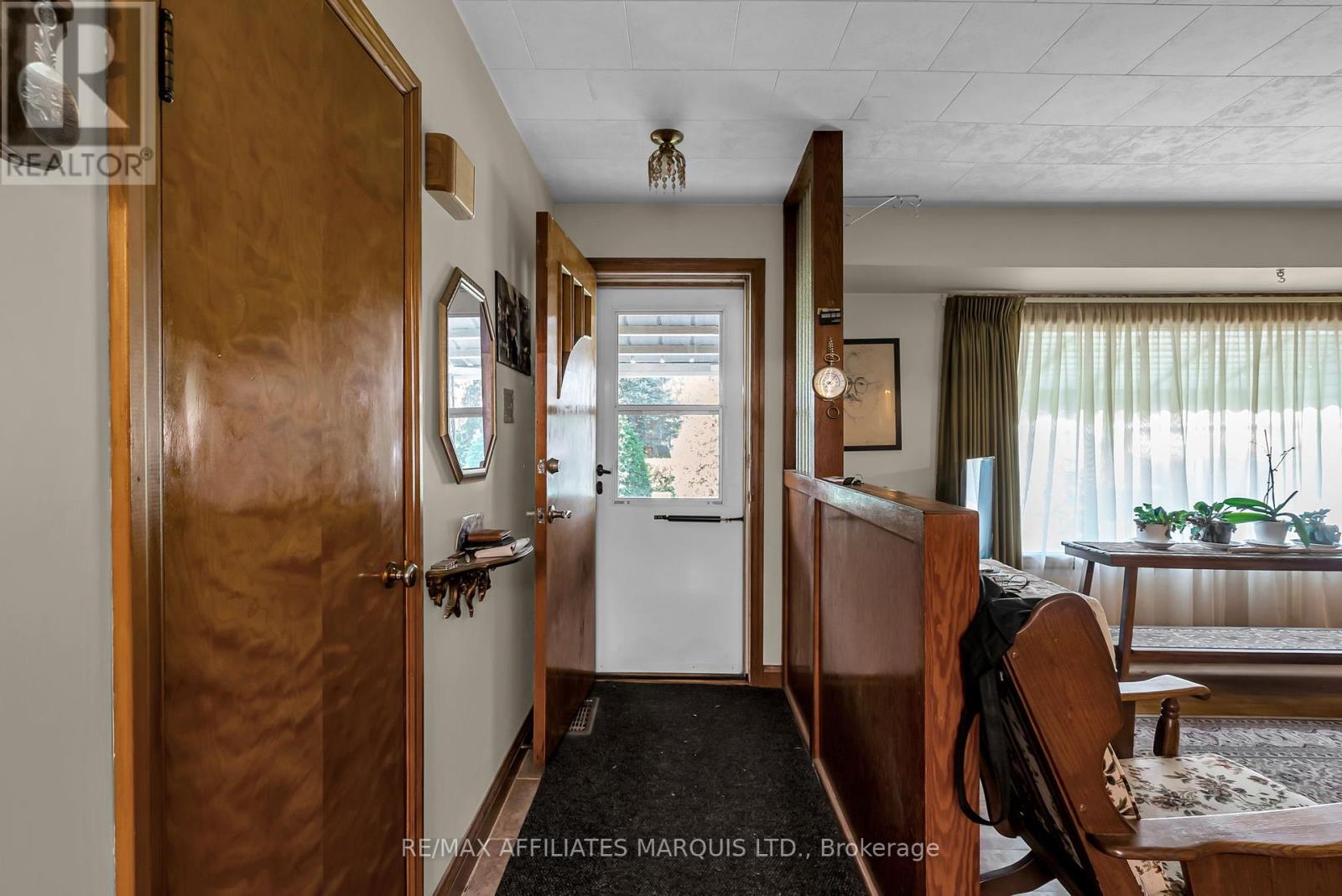 1301 Gallinger Avenue, Cornwall, Ontario  K6J 4T4 - Photo 4 - X12458332