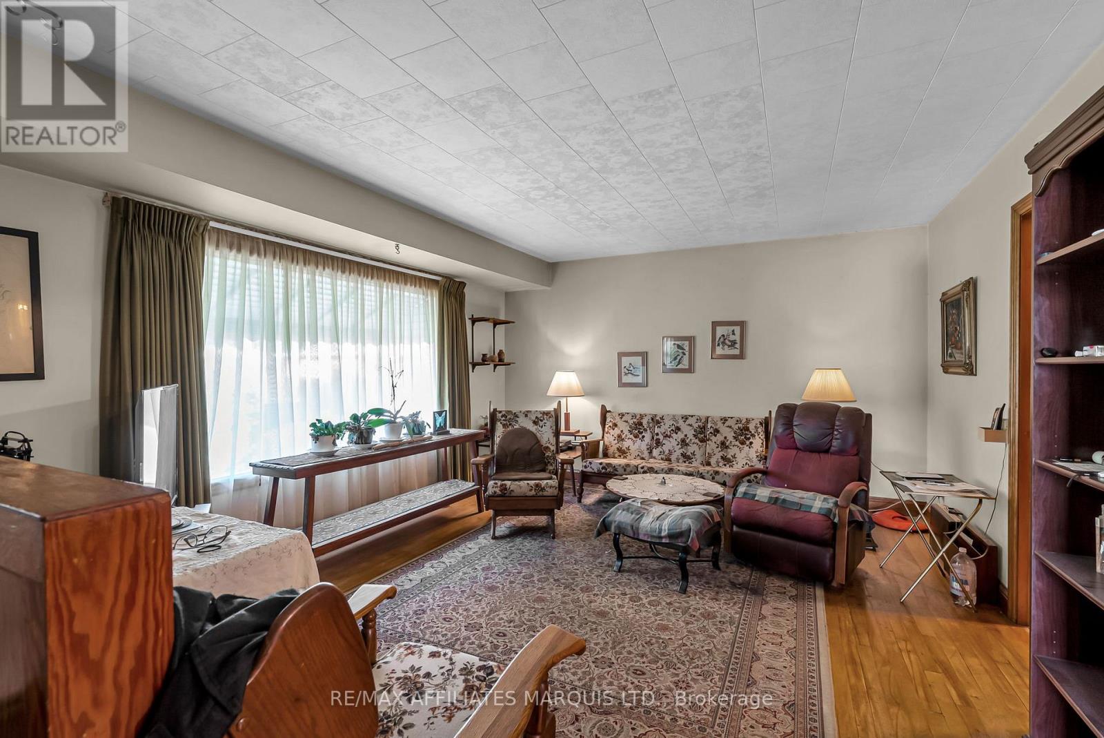 1301 Gallinger Avenue, Cornwall, Ontario  K6J 4T4 - Photo 5 - X12458332
