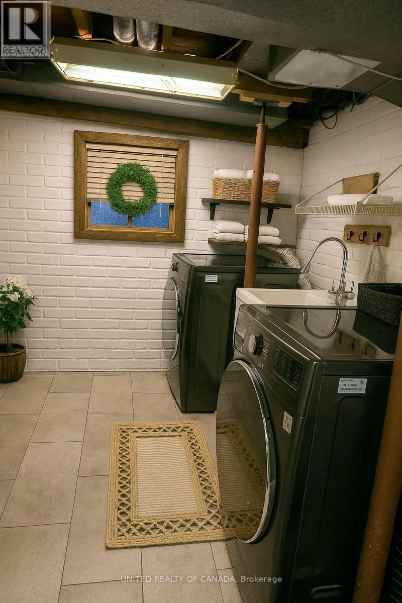 Lower - 126 Weldrick Rd Road W, Richmond Hill, Ontario  L4C 3V1 - Photo 8 - N12438961