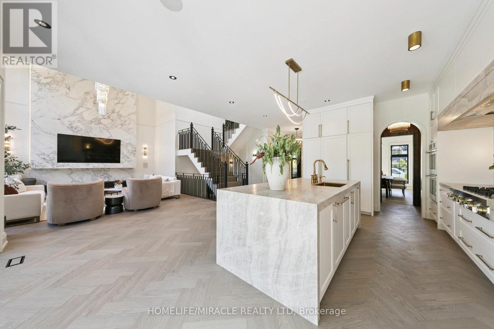 517 Stafford Drive, Oakville, Ontario  L6L 4M4 - Photo 9 - W12458137