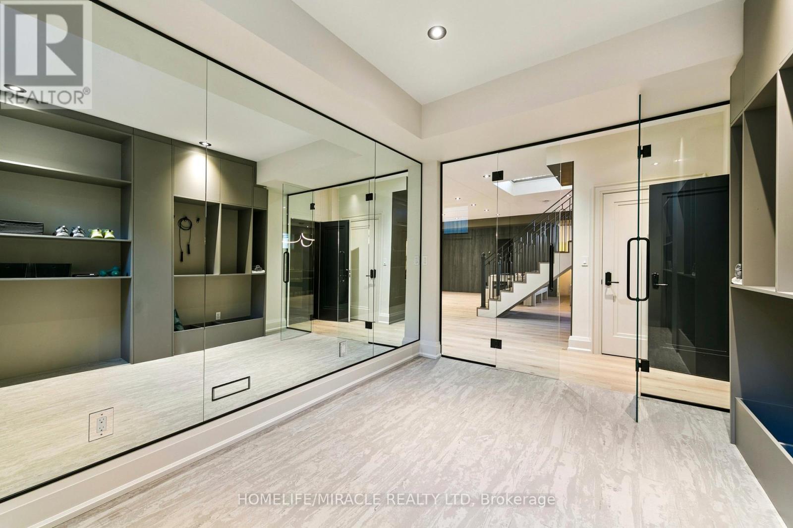 517 Stafford Drive, Oakville, Ontario  L6L 4M4 - Photo 41 - W12458137