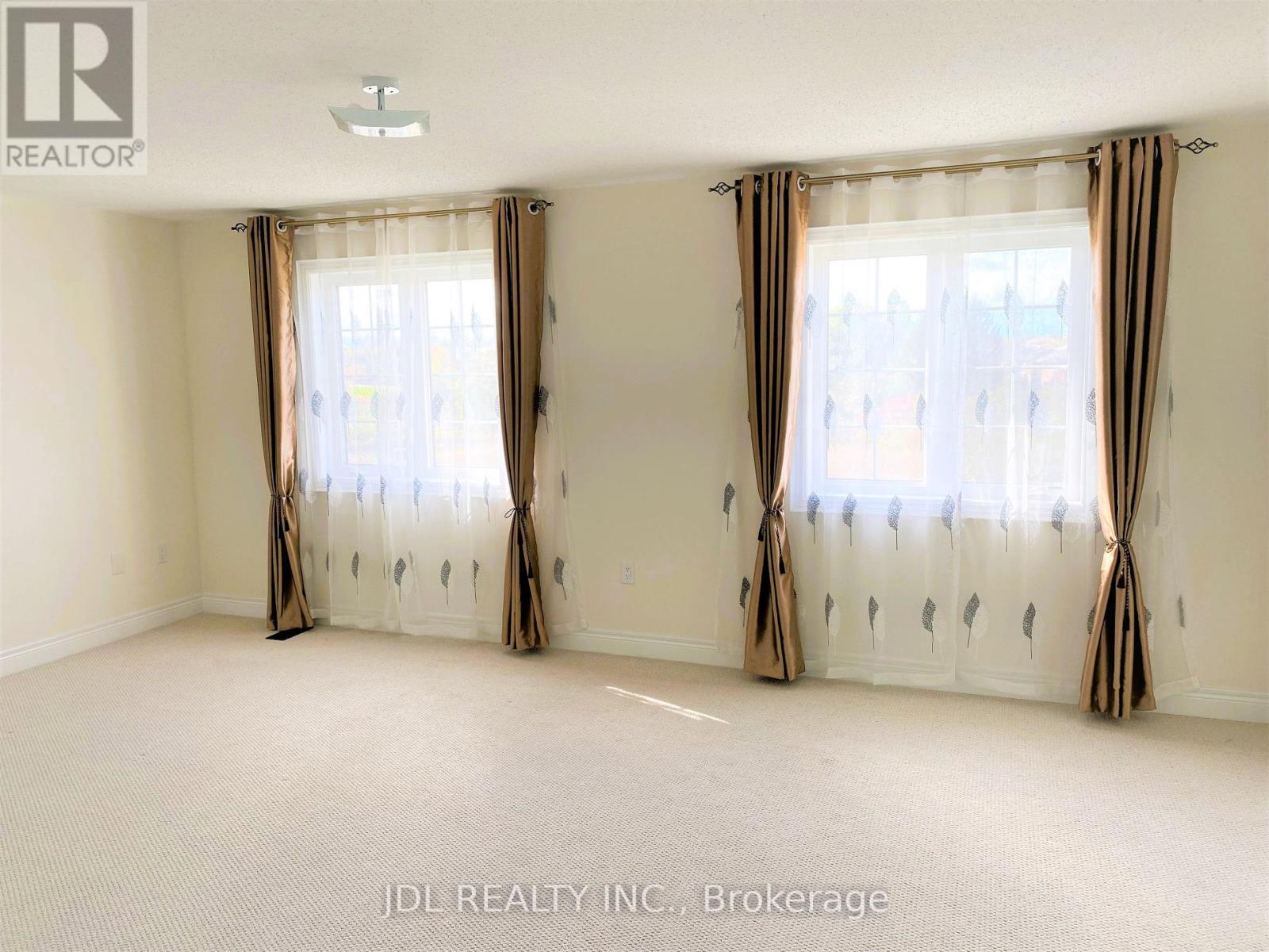 548 Somerville Drive, Newmarket, Ontario  L3X 0K2 - Photo 10 - N12458338