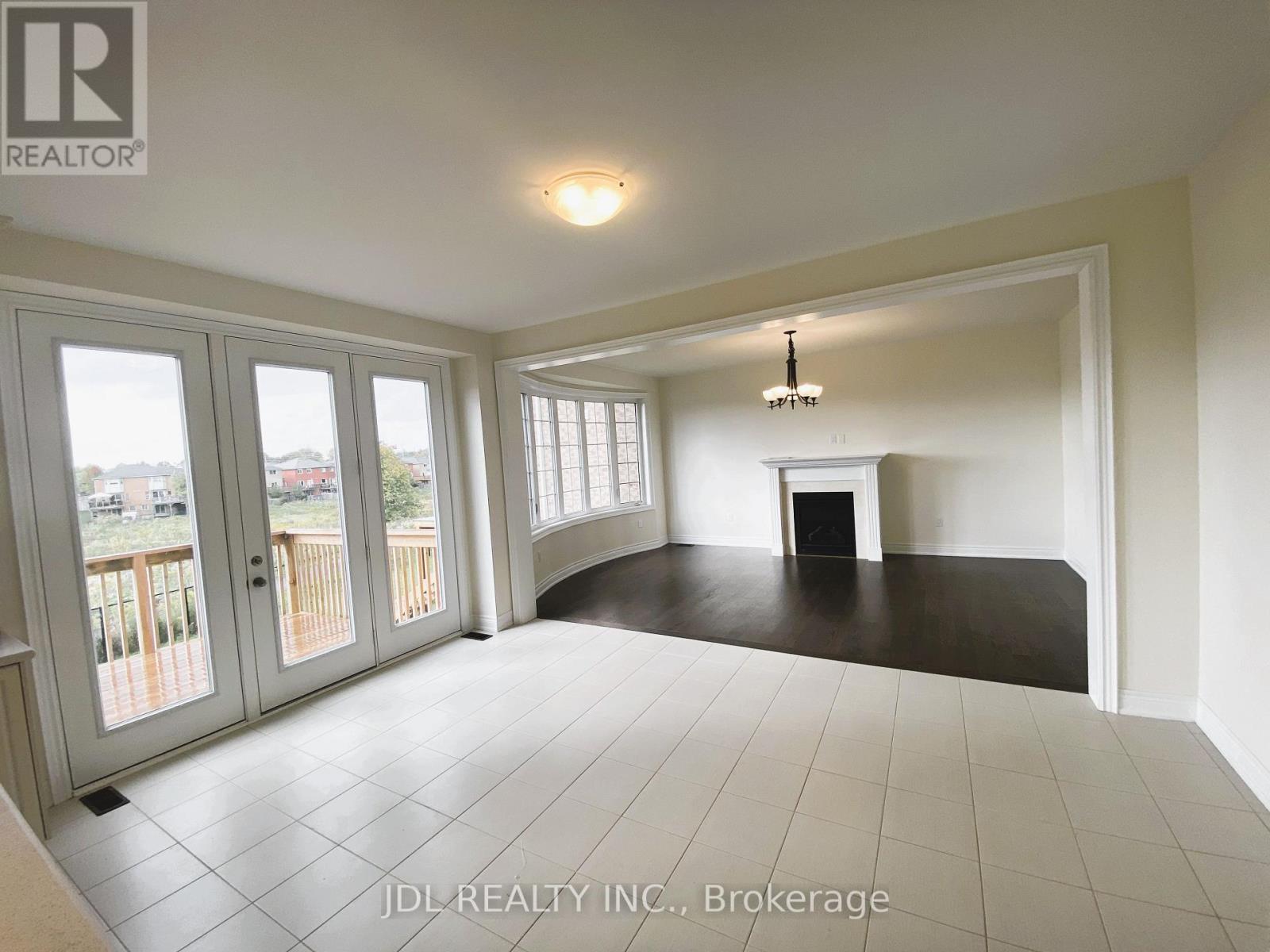 548 Somerville Drive, Newmarket, Ontario  L3X 0K2 - Photo 7 - N12458338