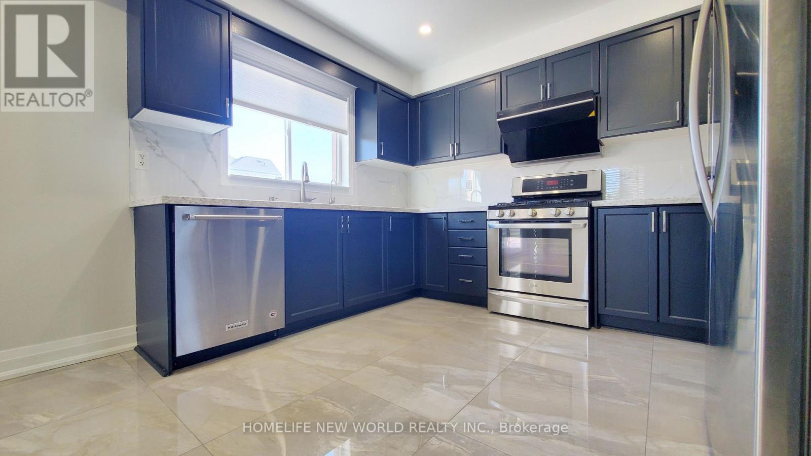 240 Lageer Drive, Whitchurch-Stouffville, Ontario  L4A 0X1 - Photo 12 - N12458349