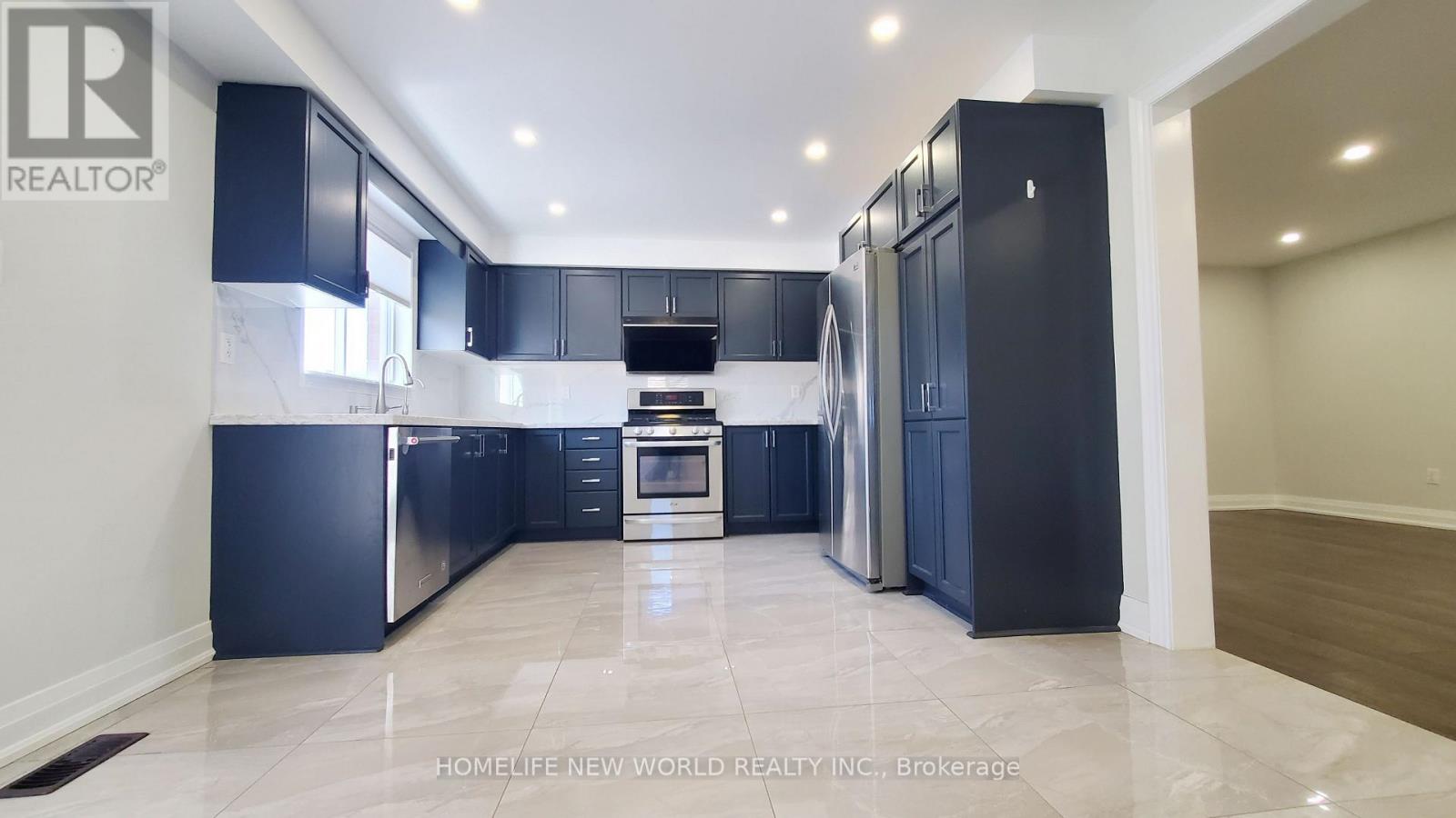 240 Lageer Drive, Whitchurch-Stouffville, Ontario  L4A 0X1 - Photo 9 - N12458349