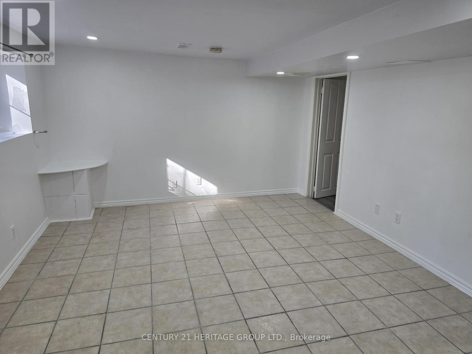 Bsmt A - 65 Park Crescent, Richmond Hill, Ontario  L4E 3J5 - Photo 3 - N12458350