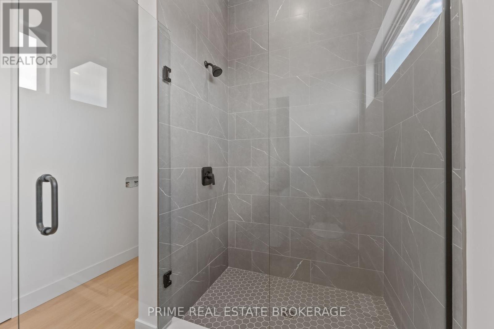 417 Baseline Road E, London South, Ontario  N6C 2P5 - Photo 21 - X12458383