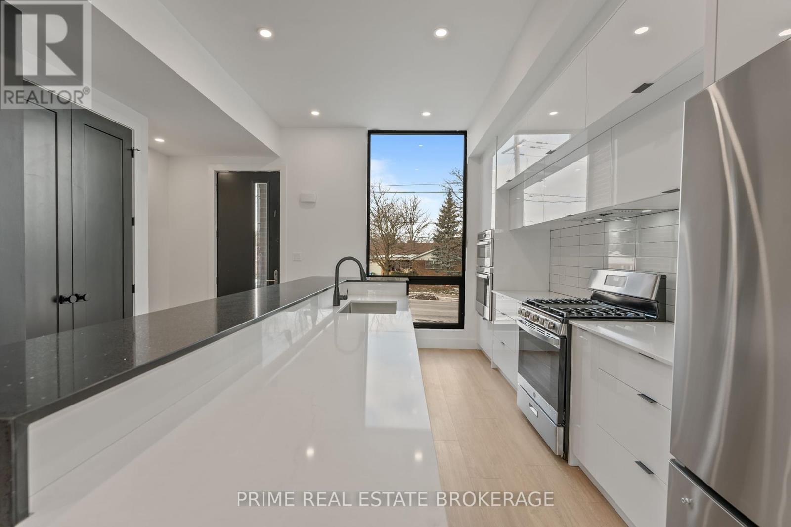 417 Baseline Road E, London South, Ontario  N6C 2P5 - Photo 8 - X12458383