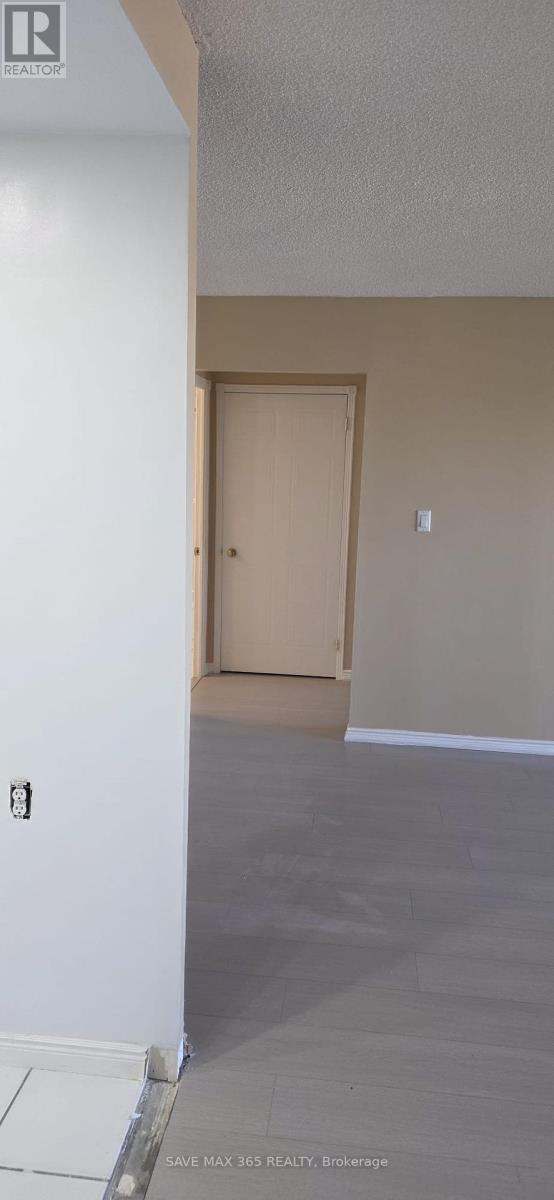 1615 - 135 Hillcrest Avenue, Mississauga, Ontario  L5B 4B1 - Photo 6 - W12458319