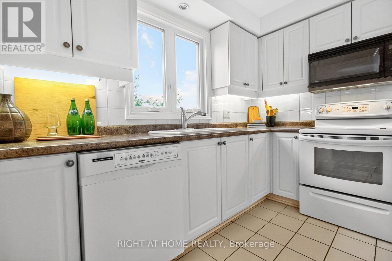 63 - 1725 The Chase, Mississauga, Ontario  L5M 4N3 - Photo 10 - W12458320