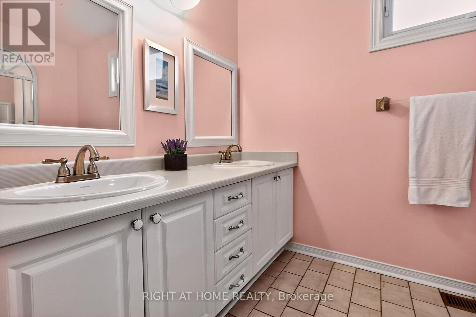 63 - 1725 The Chase, Mississauga, Ontario  L5M 4N3 - Photo 15 - W12458320