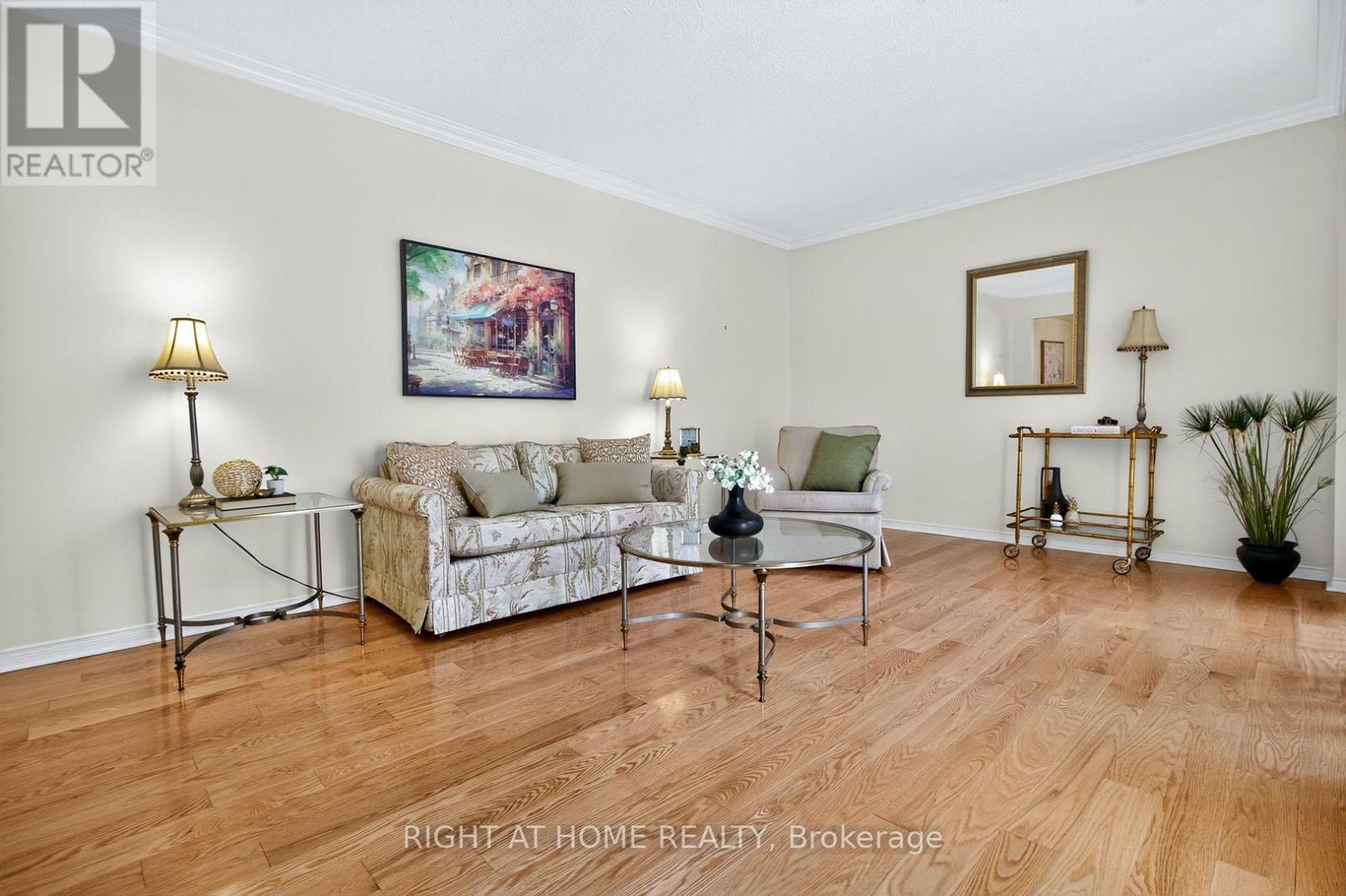 63 - 1725 The Chase, Mississauga, Ontario  L5M 4N3 - Photo 4 - W12458320