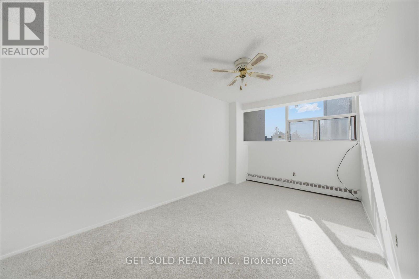301 - 2121 Roche Court, Mississauga, Ontario  L5K 2C7 - Photo 18 - W12458341