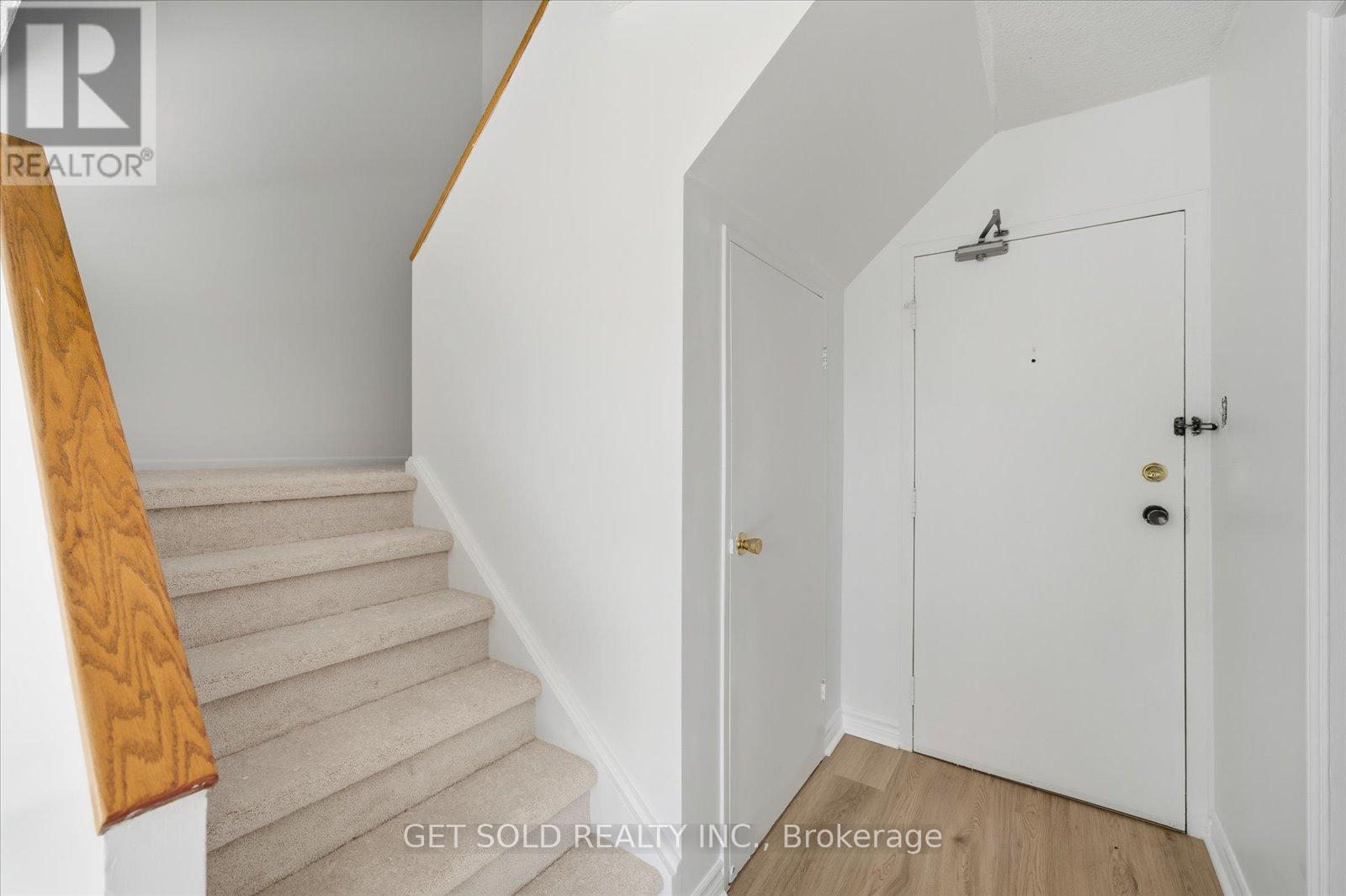 301 - 2121 Roche Court, Mississauga, Ontario  L5K 2C7 - Photo 6 - W12458341