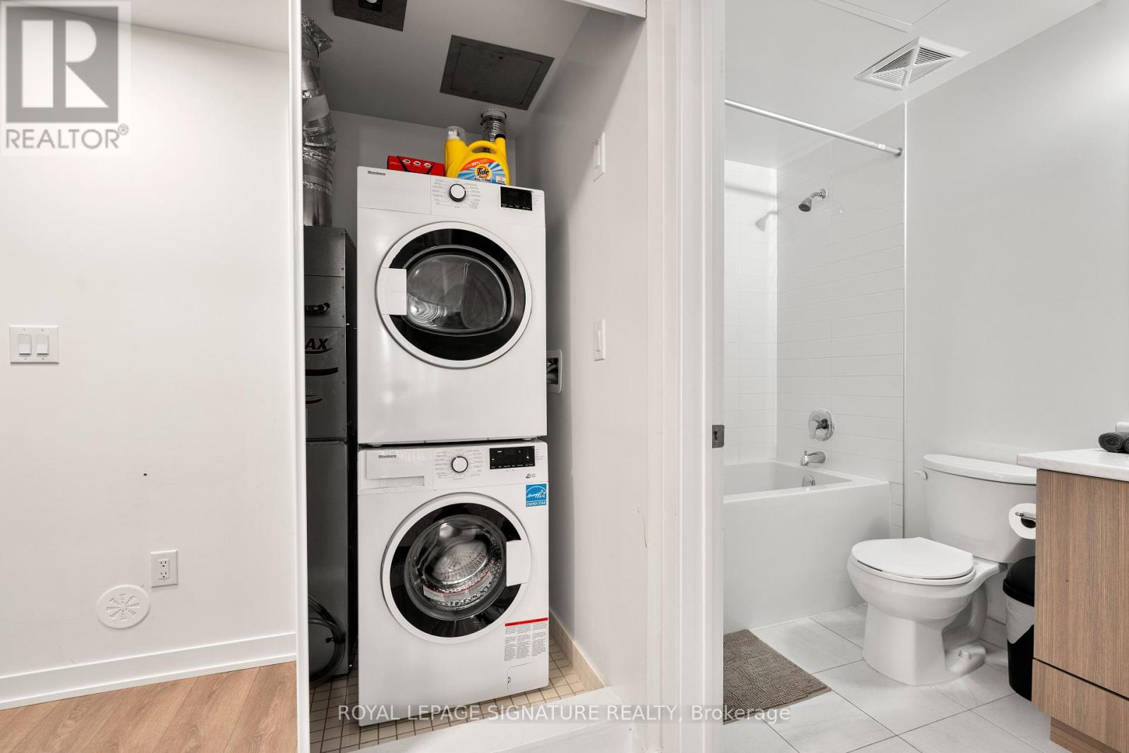 108 - 140 Canon Jackson Drive, Toronto, Ontario  M6M 0B7 - Photo 3 - W12458344