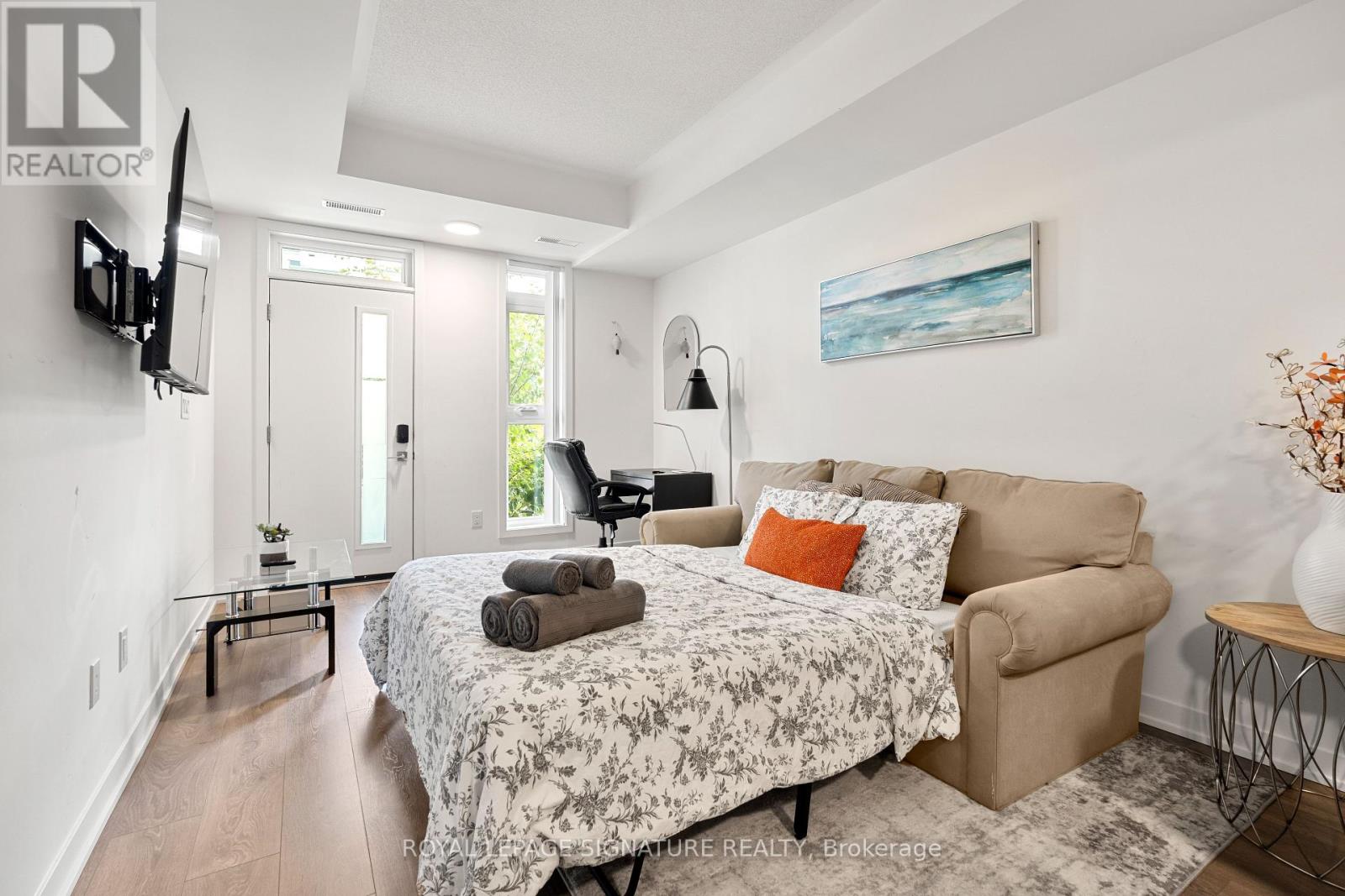 108 - 140 Canon Jackson Drive, Toronto, Ontario  M6M 0B7 - Photo 4 - W12458344