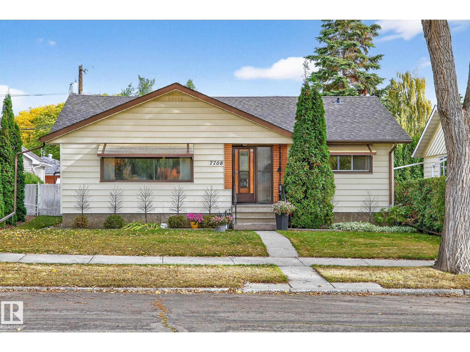 7708 98a Av Nw Nw, Edmonton, Alberta  T6C 0C5 - Photo 2 - E4461824