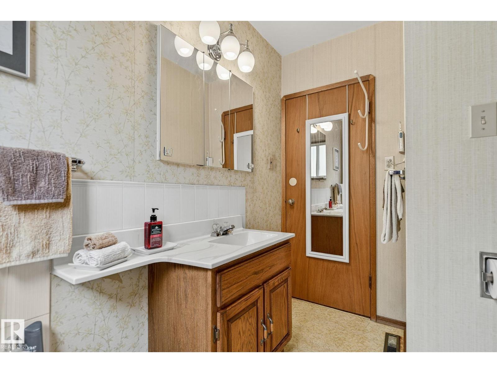 7708 98a Av Nw Nw, Edmonton, Alberta  T6C 0C5 - Photo 49 - E4461824