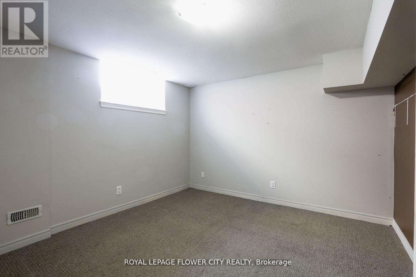 146 Winterberry Boulevard, Thorold, Ontario  L2V 0C1 - Photo 12 - X12458313