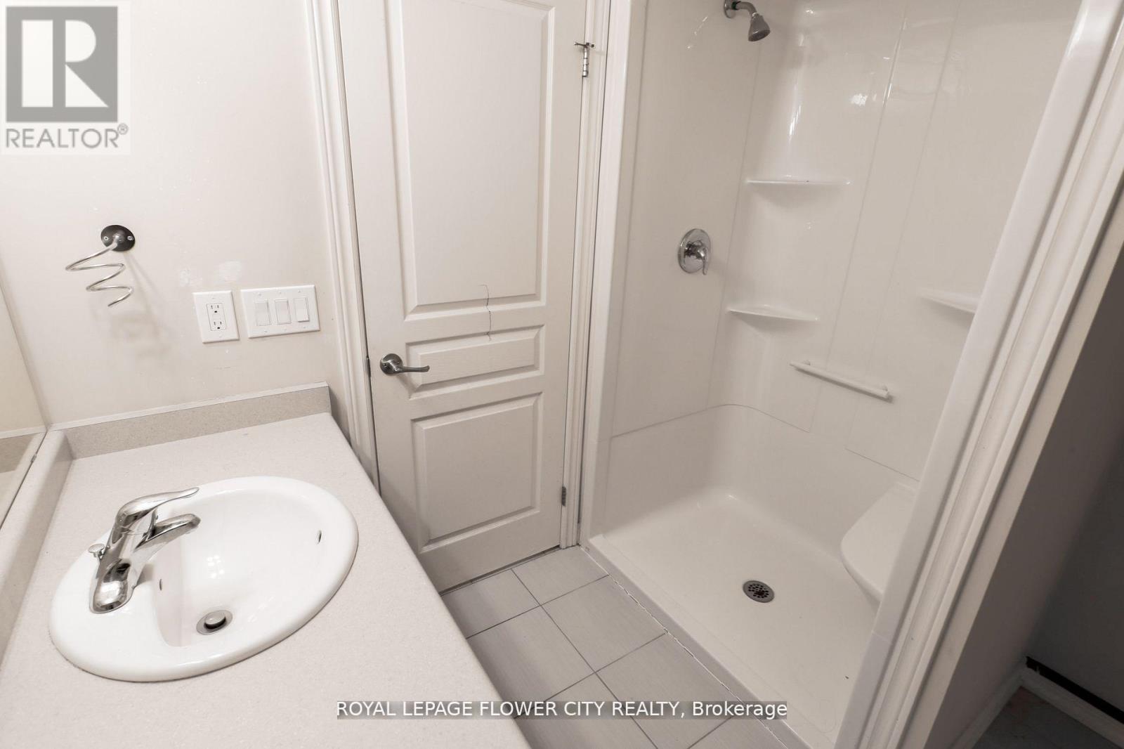 146 Winterberry Boulevard, Thorold, Ontario  L2V 0C1 - Photo 14 - X12458313