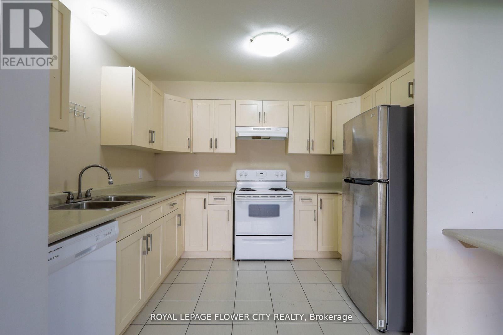 146 Winterberry Boulevard, Thorold, Ontario  L2V 0C1 - Photo 6 - X12458313