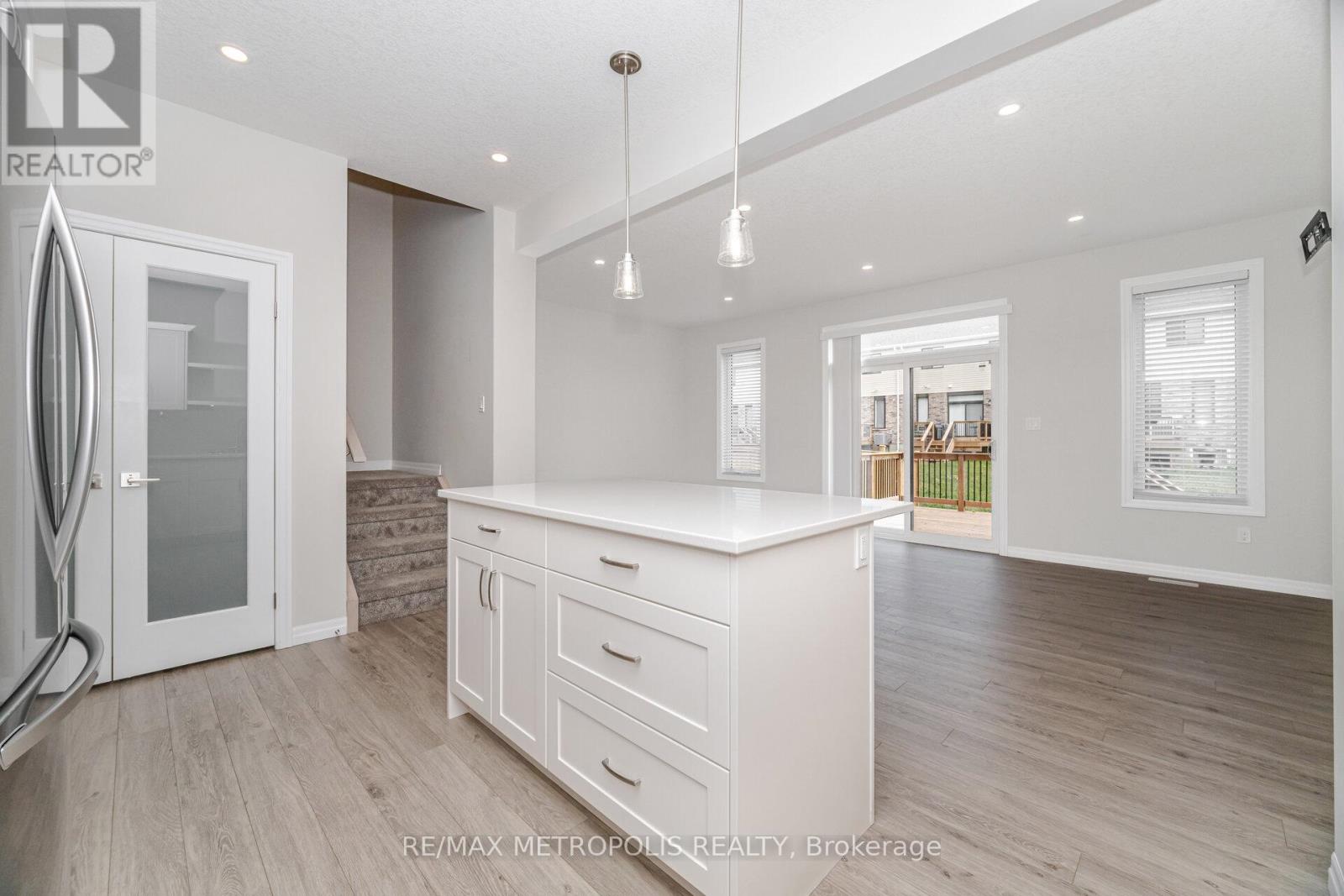 28 Keba Crescent, Tillsonburg, Ontario  N4G 0K7 - Photo 11 - X12458315