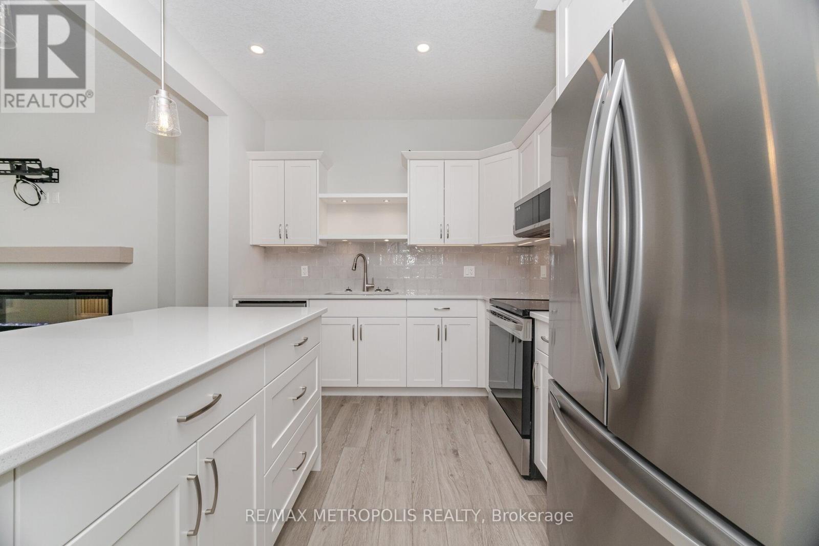 28 Keba Crescent, Tillsonburg, Ontario  N4G 0K7 - Photo 9 - X12458315