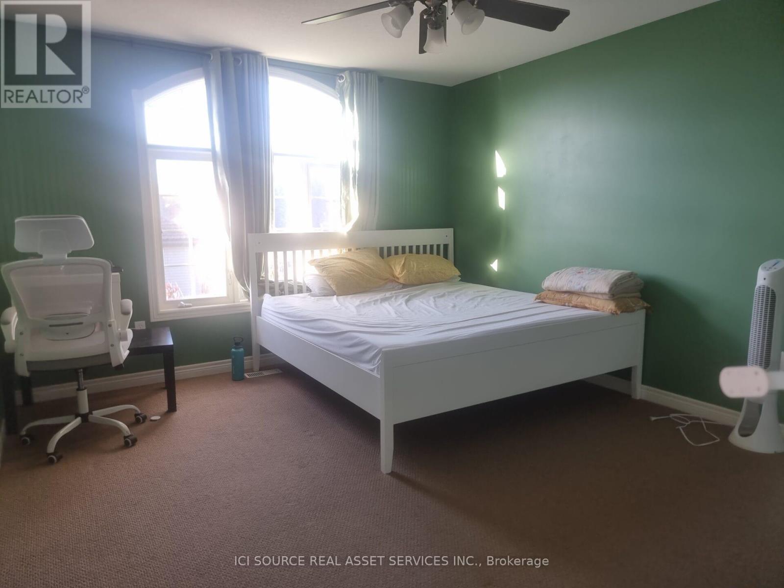136 Mcarthur Crescent, Guelph, Ontario  N1L 1S3 - Photo 12 - X12458343