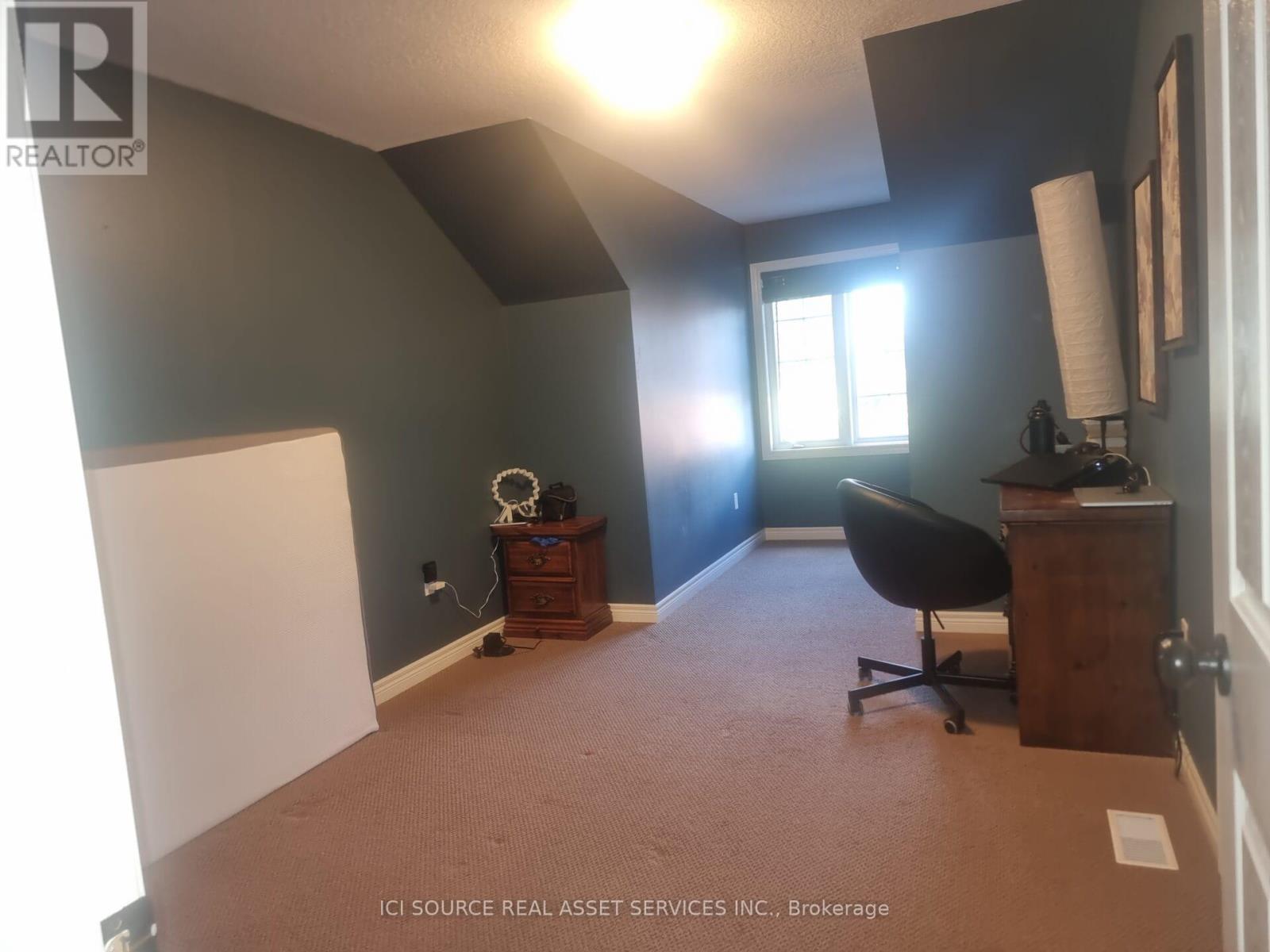 136 Mcarthur Crescent, Guelph, Ontario  N1L 1S3 - Photo 13 - X12458343