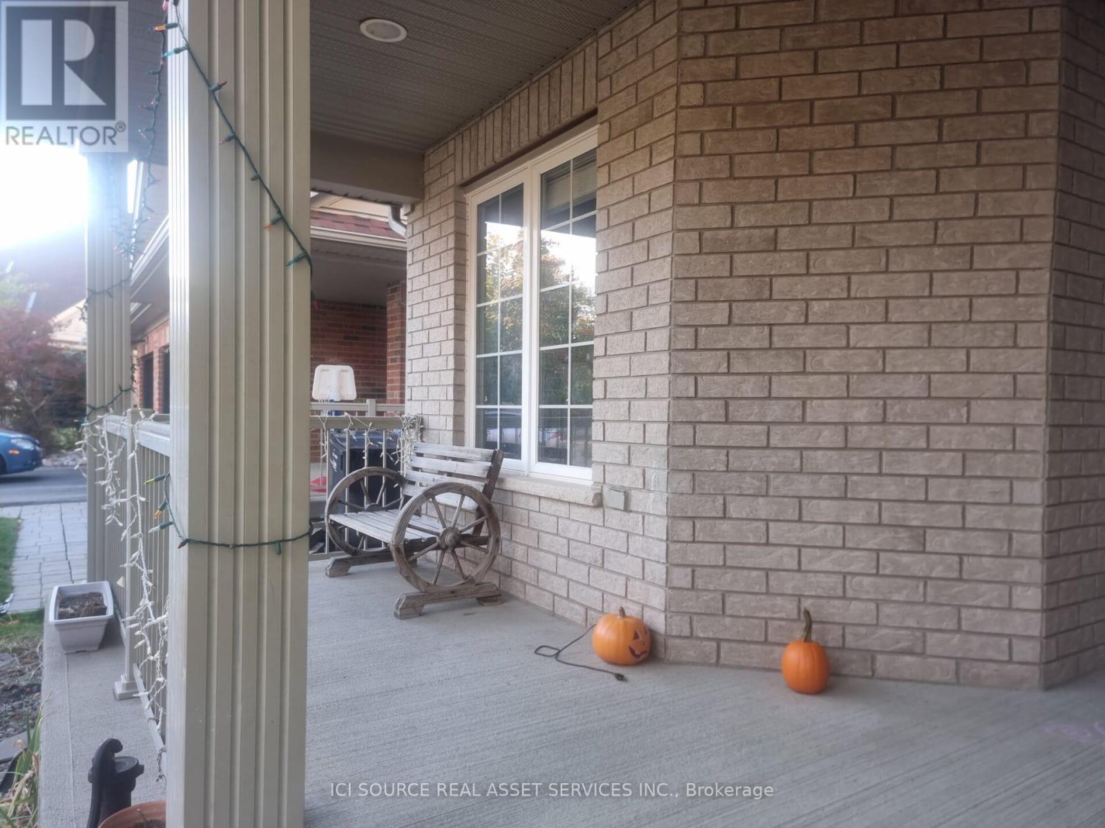 136 Mcarthur Crescent, Guelph, Ontario  N1L 1S3 - Photo 3 - X12458343